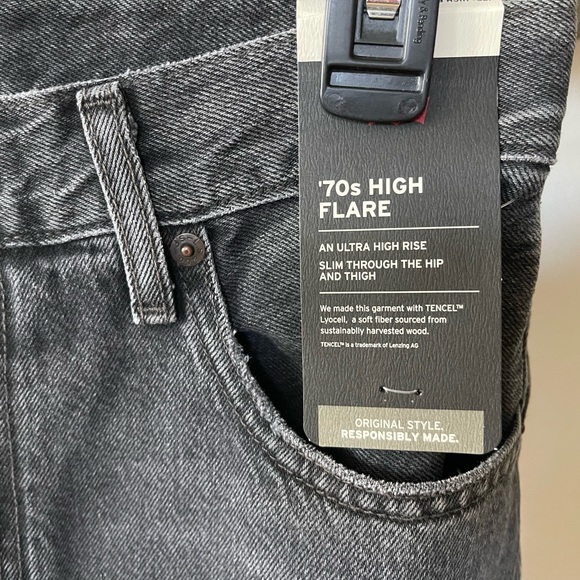 HOST Pick🎉Levi’s 70’s High Flare Black/Gray Wash jeans, Size 29 & 30 NWT!••• - Picture 6 of 16